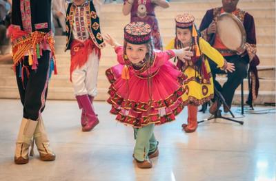 飛越彩虹，唱響未來(lái)——多民族童聲合唱激發(fā)深圳文化發(fā)展新活力